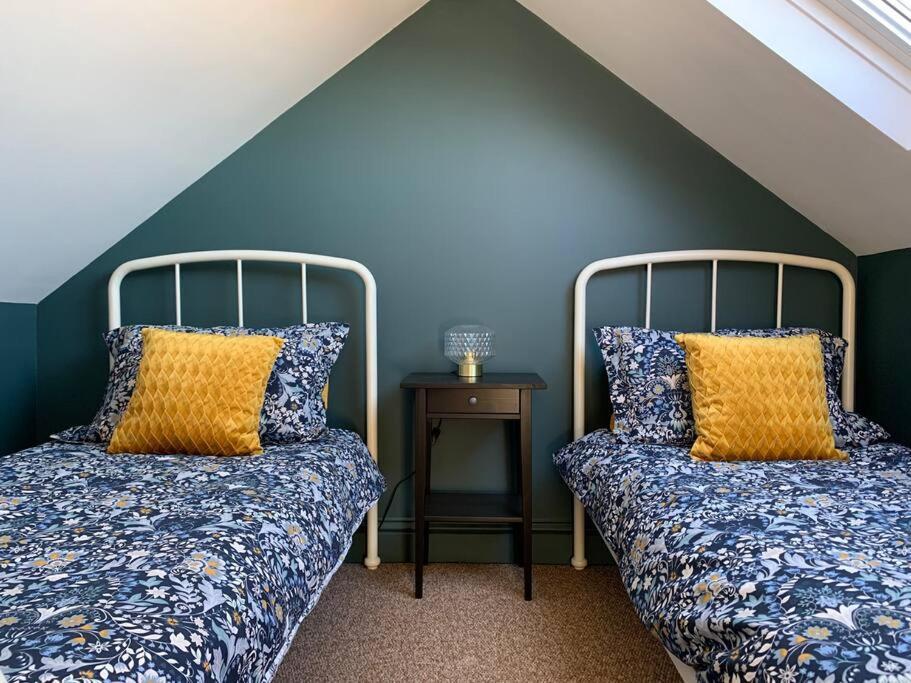 No 11, Fishguard, Ideal For Beach, Coastal Path And Town! Exteriör bild